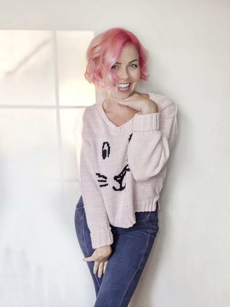 Alexandra chopped her hair and dyed it pink